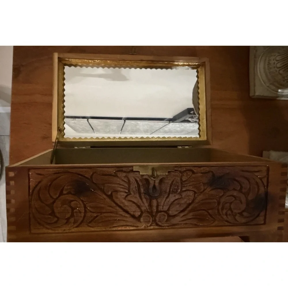 Vintage wood carved jewelry box scene on top mirror lock 11x4.5x6